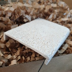 Ceramic shelter ecru 8.5x7x1.5cm